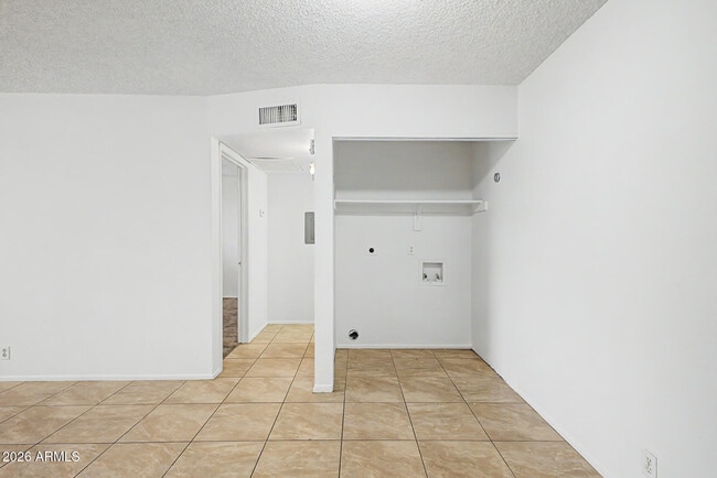 Building Photo - 2931 E Beck Ln