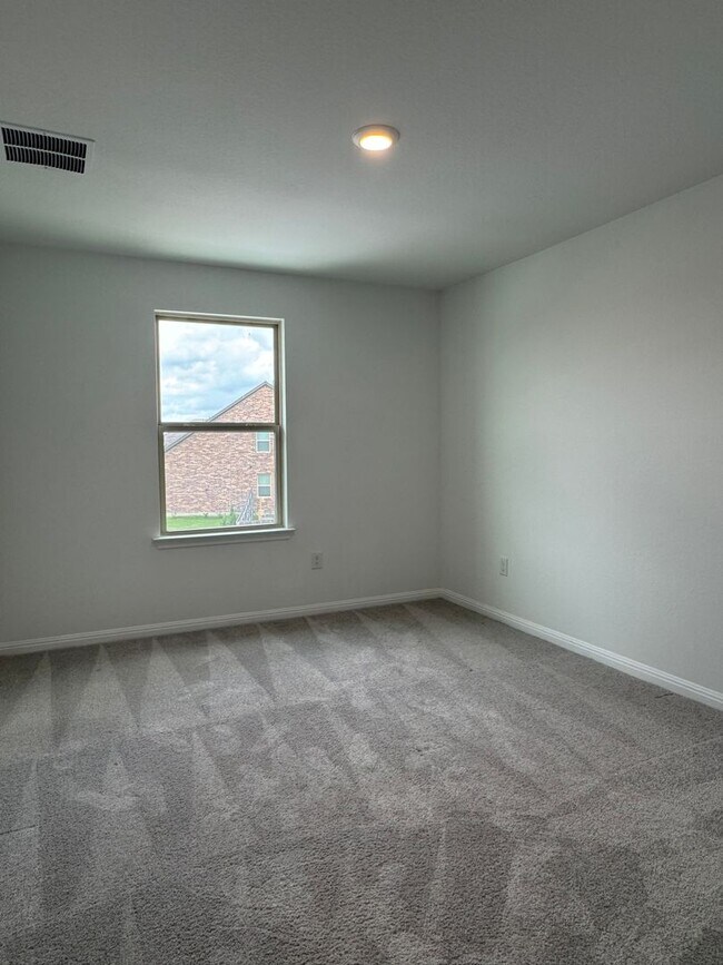 Building Photo - 4 BR/2.5BA | Newly Renovated Single Family Home | 1-Car Covered Parking | Gated backyard