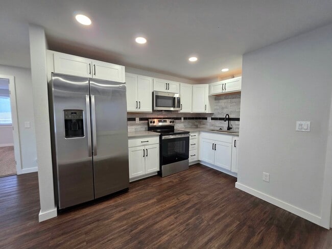 Building Photo - 307 W Corona Ave