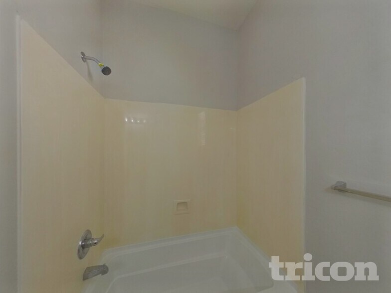 Building Photo - 17601 N Vera Cruz Ave