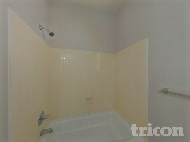 Building Photo - 17601 N Vera Cruz Ave