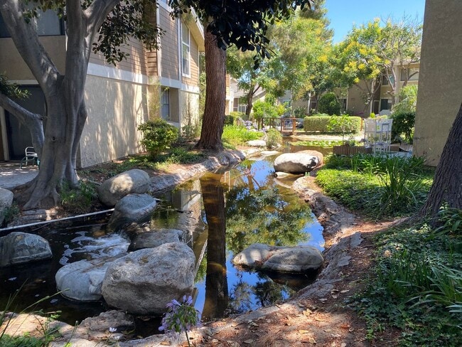 Building Photo - Irvine: 2-story townhome with attached 2 c...