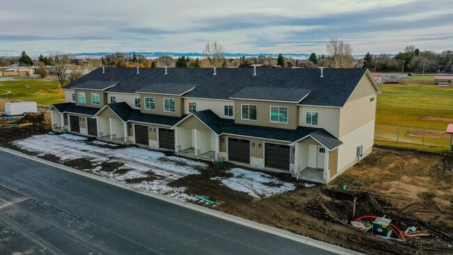 Building Photo - Modern Luxury Townhome in Prime Location –...
