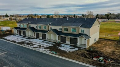 Building Photo - MODERN 3 BED 2.5 BATH TOWNHOME IN SAINT ANTHONY