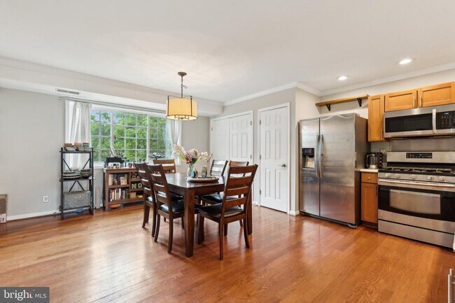 Building Photo - Welcome to this beautifully updated three ...