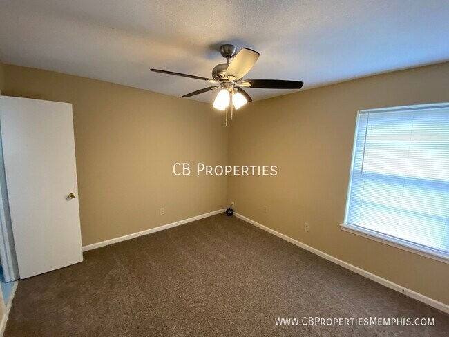 Building Photo - 3 Bed and 1.5 Bath Home