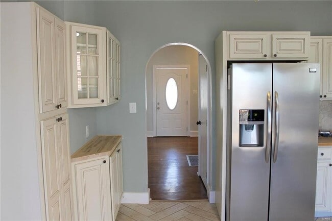 Building Photo - Absolutely adorable 3 bedroom/1.5 bath hou...