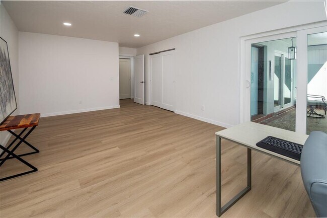 Building Photo - 128 Boca Ciega Point Blvd N