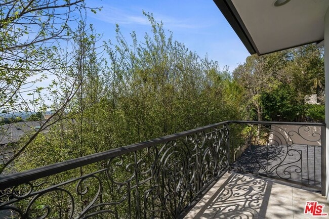 Building Photo - 9023 Alto Cedro Dr