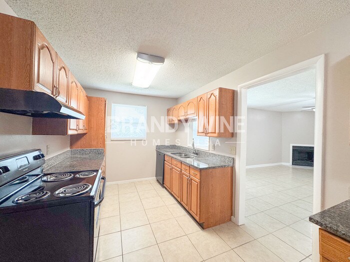 Building Photo - 3026 Mangrove Ave