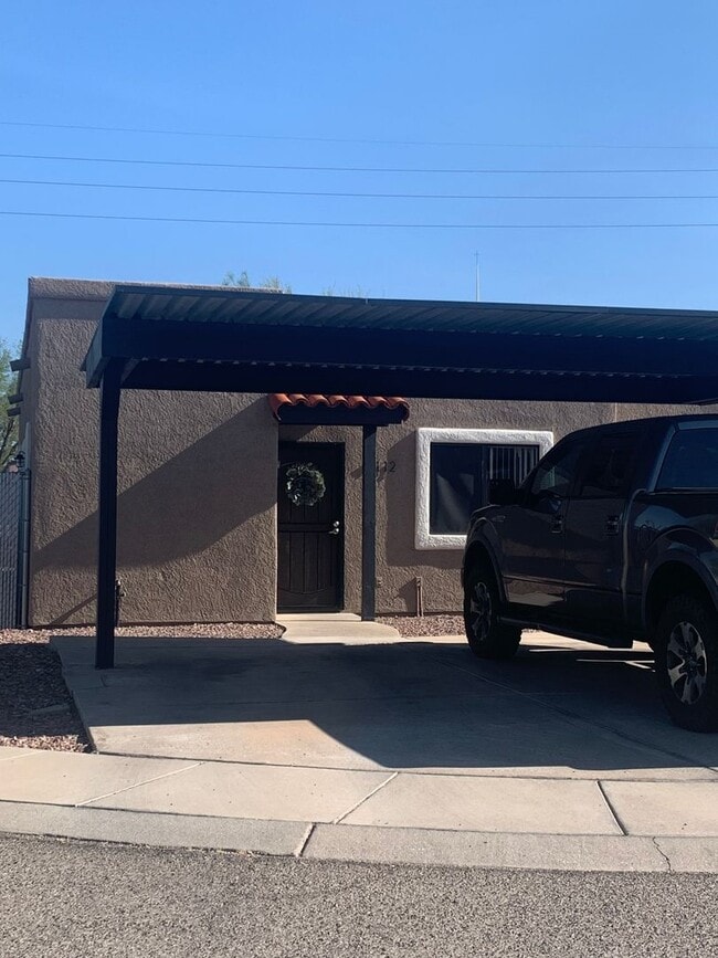 Building Photo - 9112 E Esperanza Dr