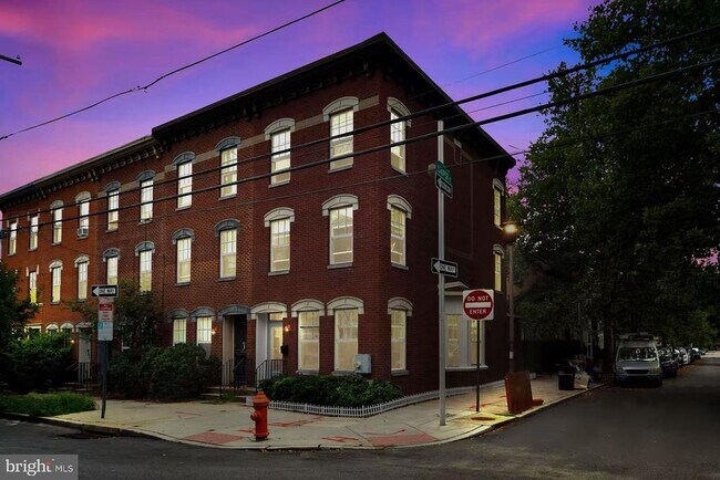 Building Photo - 1318 Bainbridge St