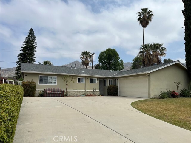 Primary Photo - 235 Green Oaks Dr