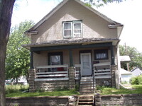 Building Photo - Fantastic College House North of Football ...