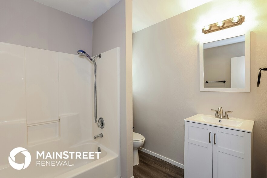 Building Photo - 1600 E Bankhead Dr