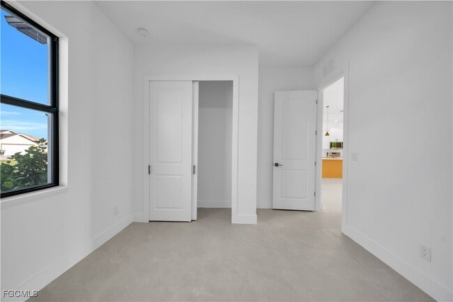 Building Photo - 1612 NW 9th Ave