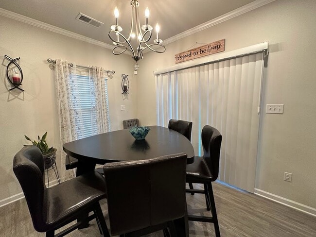 Building Photo - Like New 2018 Built First Floor 3 Bed/2 Ba...