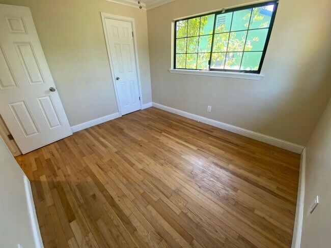 Building Photo - Beautiful Home for rent in Tulare, Ca