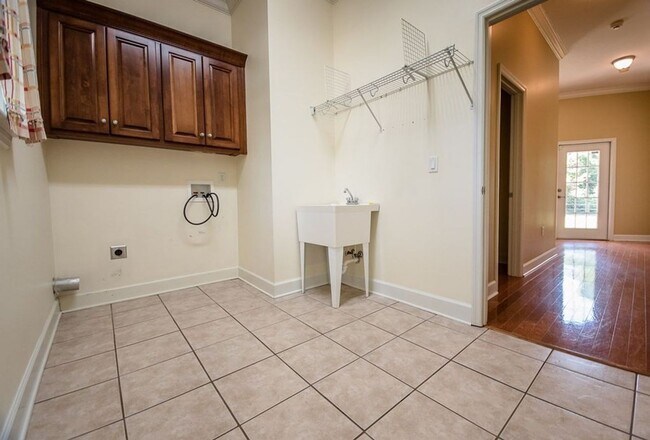 Building Photo - Spacious 4-Bedroom Home with Modern Amenities on Expansive Lot in Valdosta, GA