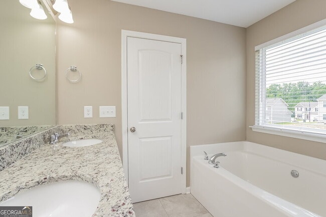 Building Photo - 737 Fieldcrest Dr