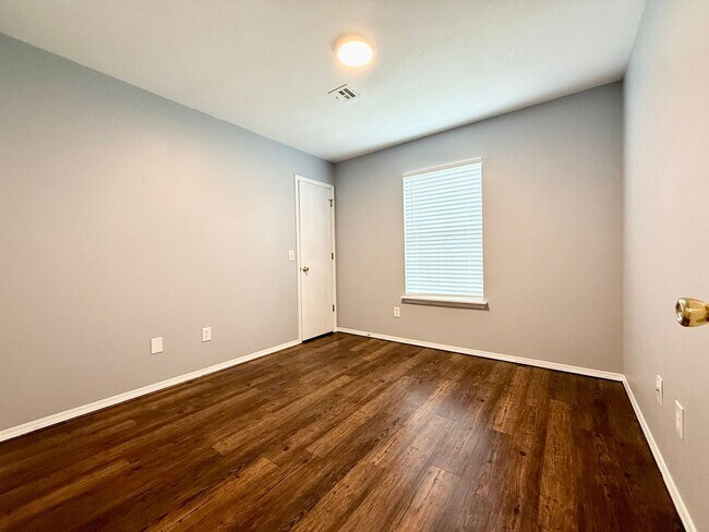 Building Photo - ***3102 NE 12th Street***
