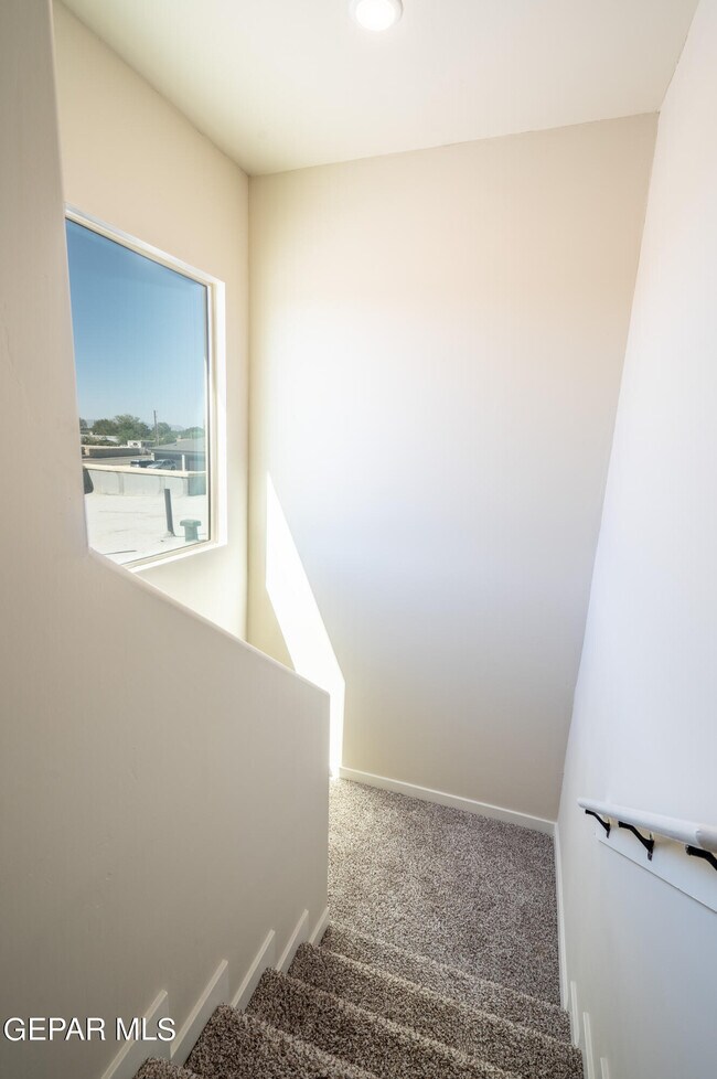 Building Photo - 11472 Van Nuys Dr