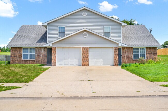 Building Photo - 2507 Carnation Dr