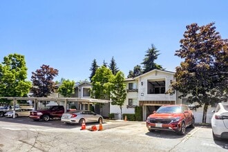 Building Photo - 2 Bed 2 Bath Condo @ Desirable Community w/ Pool, Hot Tub & Exercise Room!