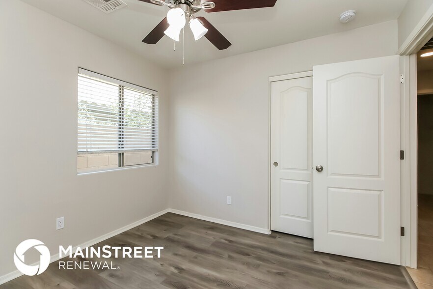 Building Photo - 44035 W Snow Dr