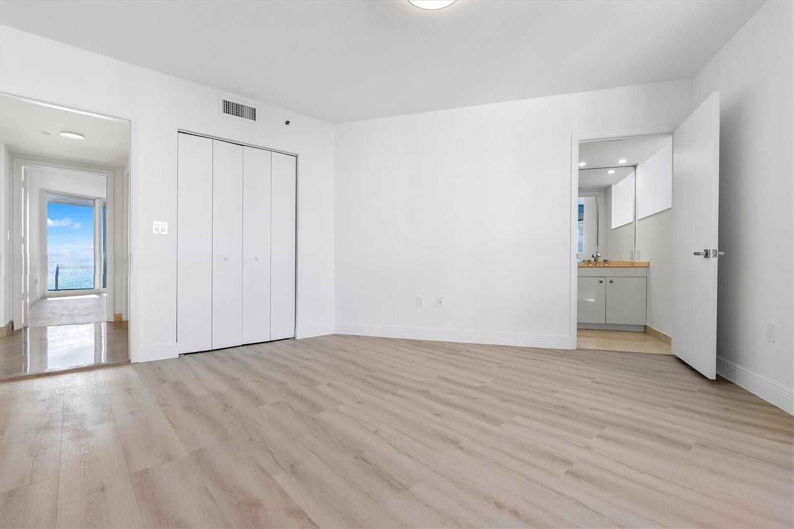 Building Photo - 19111 Collins Ave