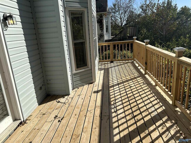 Building Photo - 550 Farmingdale Rd SE