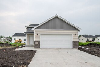 Building Photo - 4 Bed 3 Bath Single Family Home