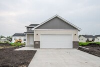 Building Photo - 4 Bed 3 Bath Single Family Home