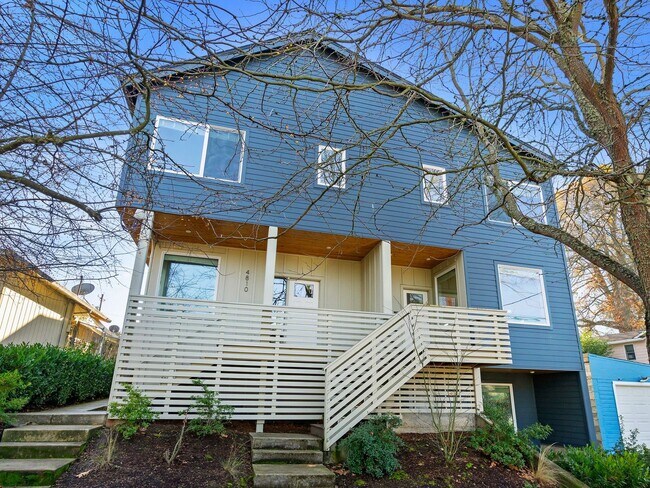 Building Photo - 4 bed/3.5 Bath Townhouse in Richmond Neighborhood, SE Portland