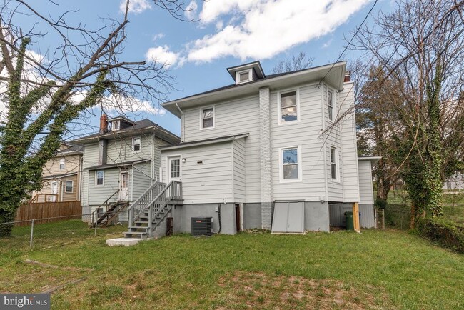 Building Photo - 2805 Hamilton Ave