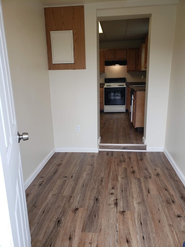 Building Photo - 413 1st St