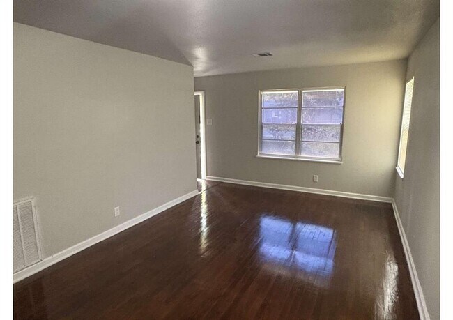 Building Photo - 4825 Brinkley St
