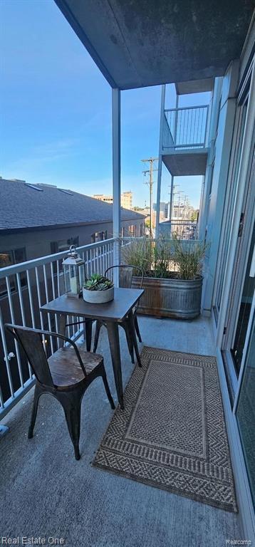 Building Photo - 100 W Fifth St