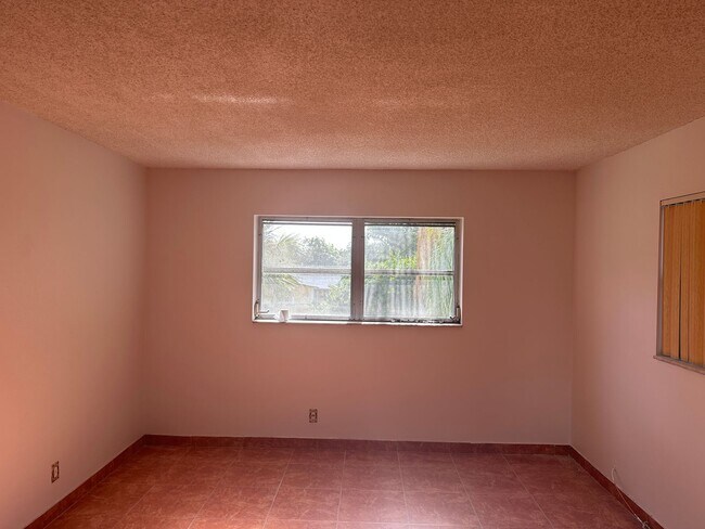 Building Photo - 2 Bedroom Condo in Lauderhill - Castle Apartments - Building 16 55+