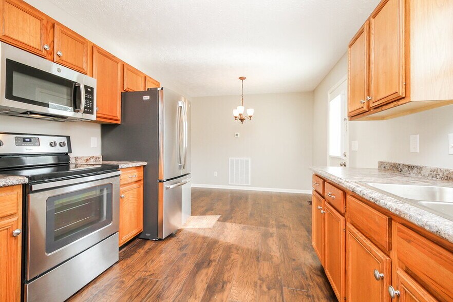 Building Photo - 2055 Gardendale Dr