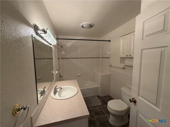 Building Photo - 200 Peggs Pl