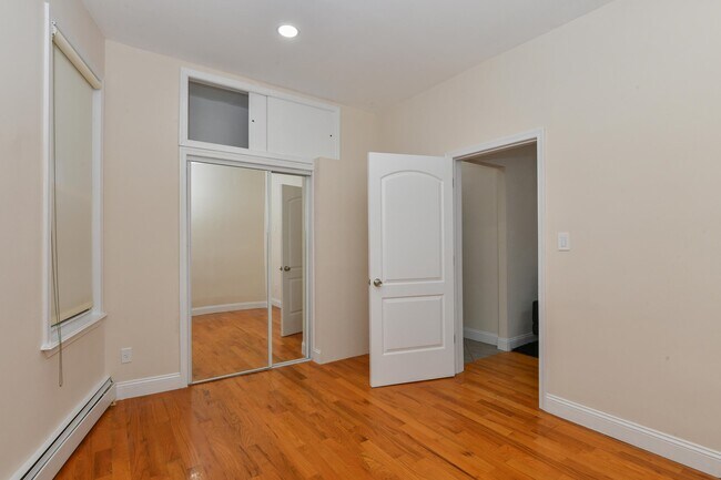 Building Photo - 1402 8th St