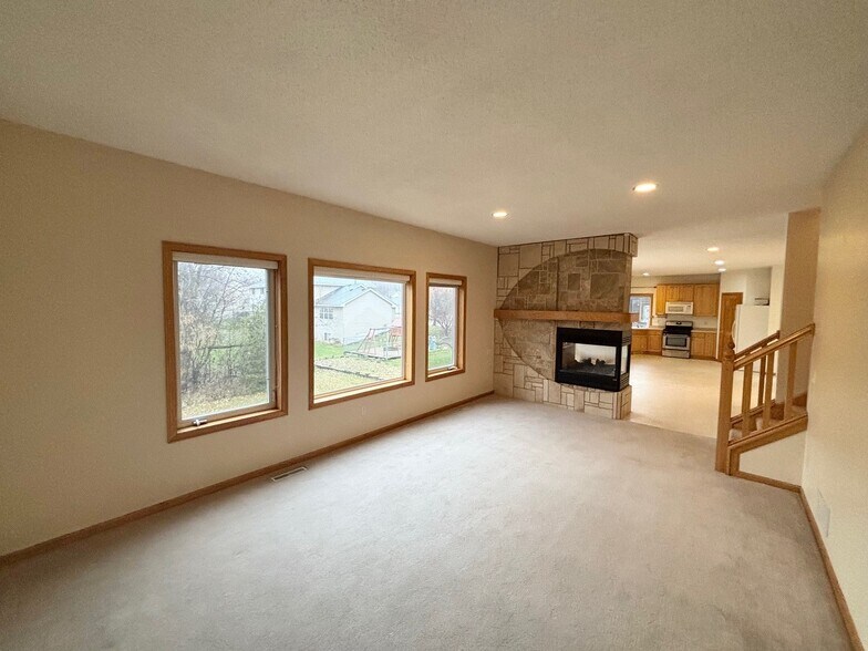 Building Photo - 15014 Valley View Pl