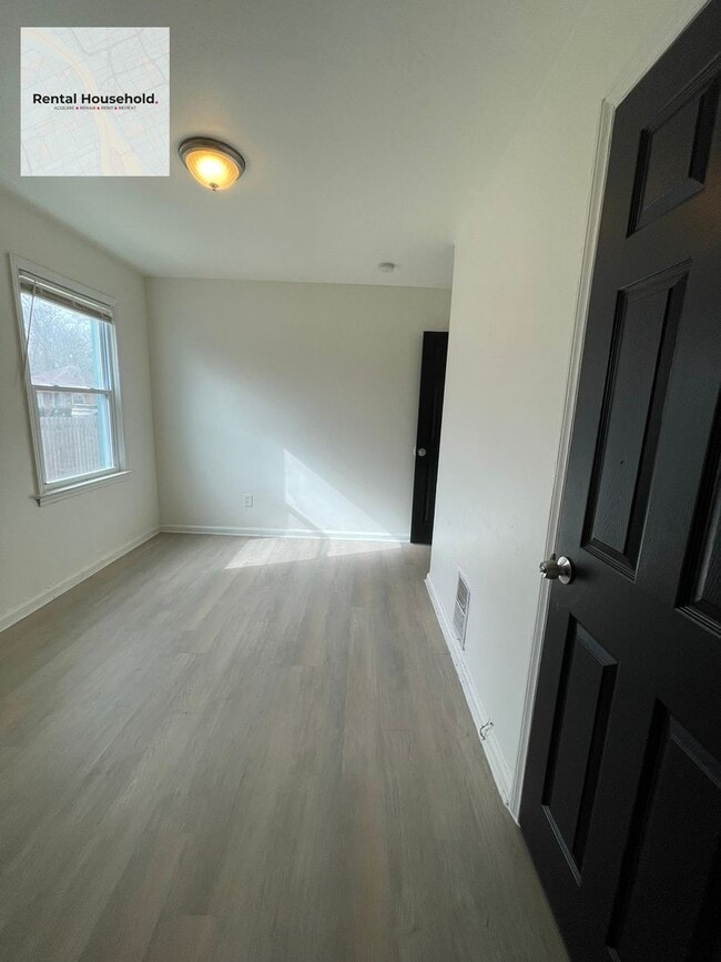 Building Photo - Bright & Airy 3-Bedroom Bungalow-Move-In Ready!