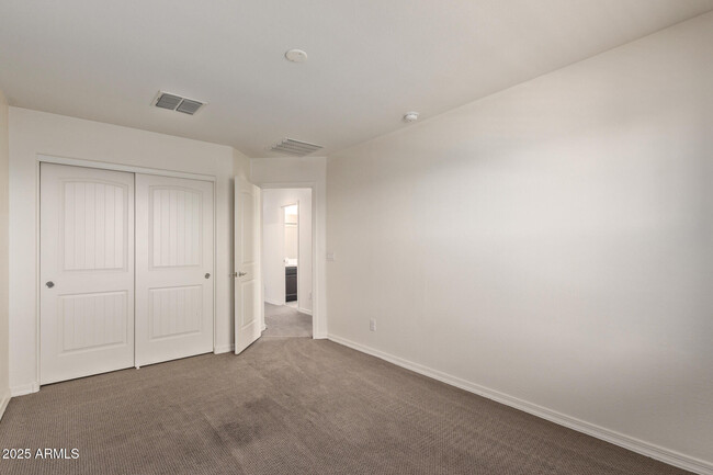 Building Photo - 905 S Canal Dr
