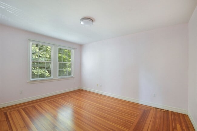 Building Photo - 66 Tucker Ln