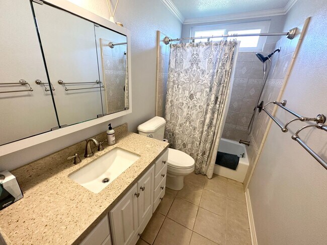 Building Photo - 386 N IronPike Cir