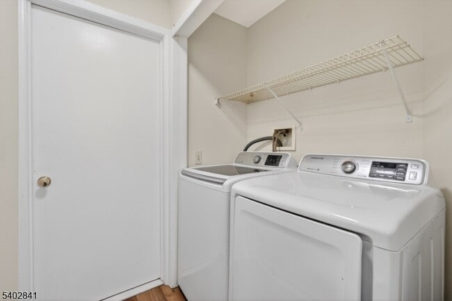 Building Photo - 11 Evergreen Dr