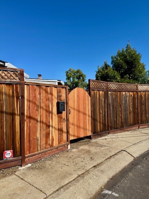 Building Photo - 1830 Toyon Dr