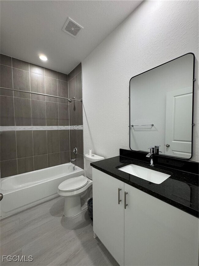 Building Photo - 6018 Acorn Cir